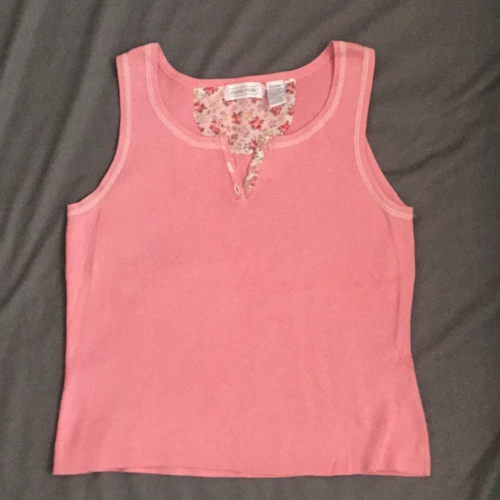 Woman’s knit tank top